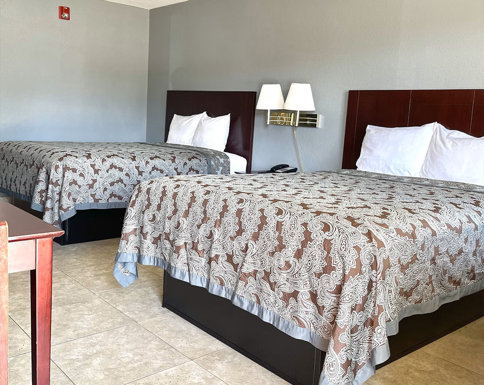 2 Queen Beds Smoking